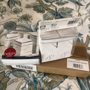 Gift boxes, 2 1/4”x2 1/4”, white/silver heart, 40